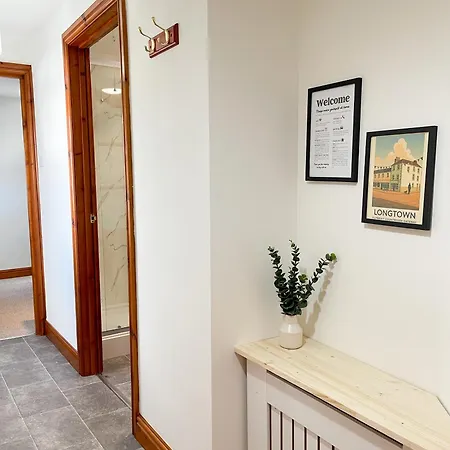 Borders Retreat, Cosy 1 Bed Flat - 3miles From M6 Jct45 - Near A75, Gretna & Carlisle *