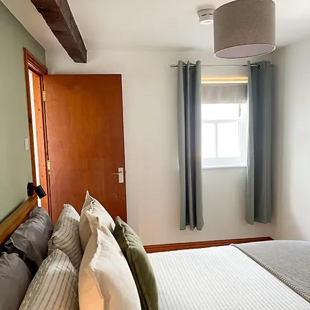 Borders Retreat, Cosy 1 Bed Flat - 3miles From M6 Jct45 - Near A75, Gretna & Carlisle