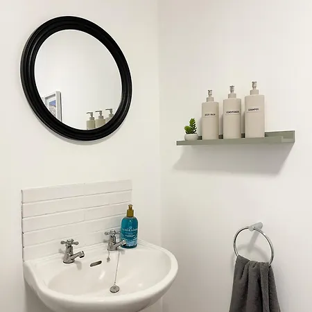 Borders Retreat, Cosy 1 Bed Flat - 3miles From M6 Jct45 - Near A75, Gretna & Carlisle