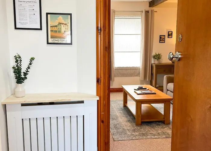 Borders Retreat, Cosy 1 Bed Flat - 3miles From M6 Jct45 - Near A75, Gretna & Carlisle *