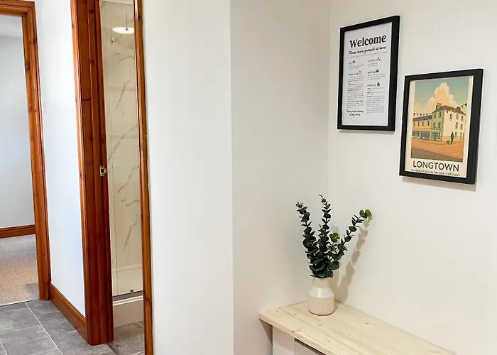 Borders Retreat, Cosy 1 Bed Flat - 3miles From M6 Jct45 - Near A75, Gretna & Carlisle *